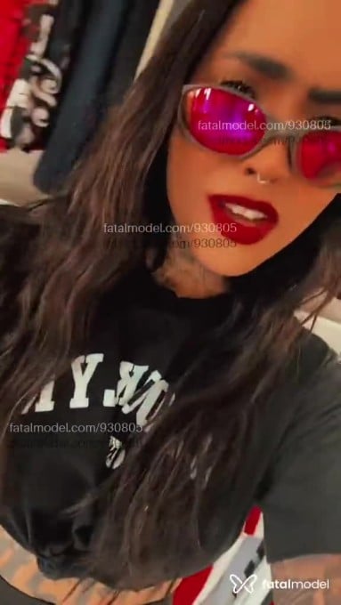 Acompanhante mulher com cabelo castanho de olhos pretos - Katrina