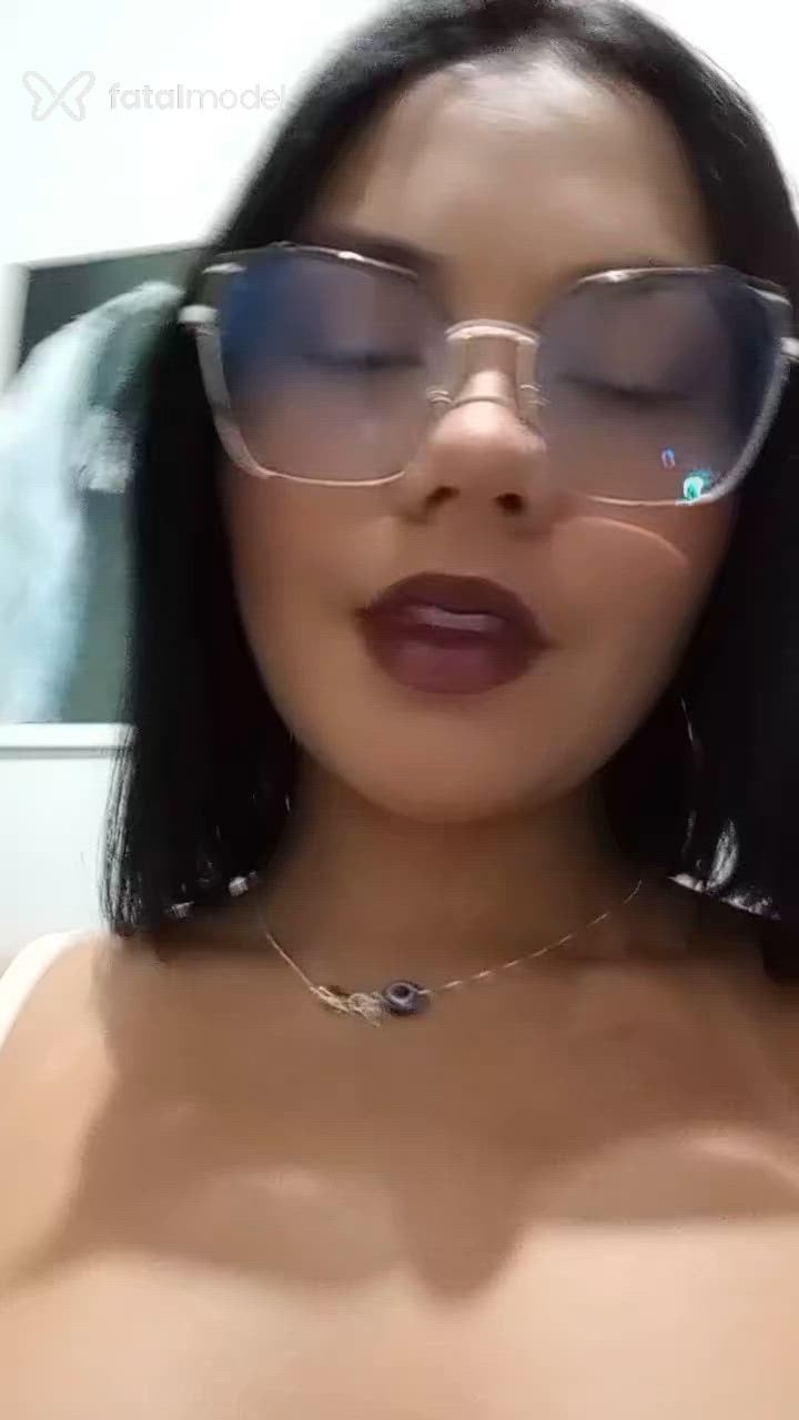 Acompanhante mulher morena (o) de olhos castanhos - Estela Lopes