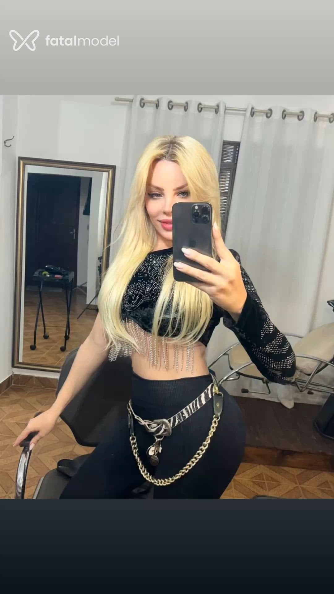Acompanhante mulher trans loira (o) de olhos azuis - Amanda