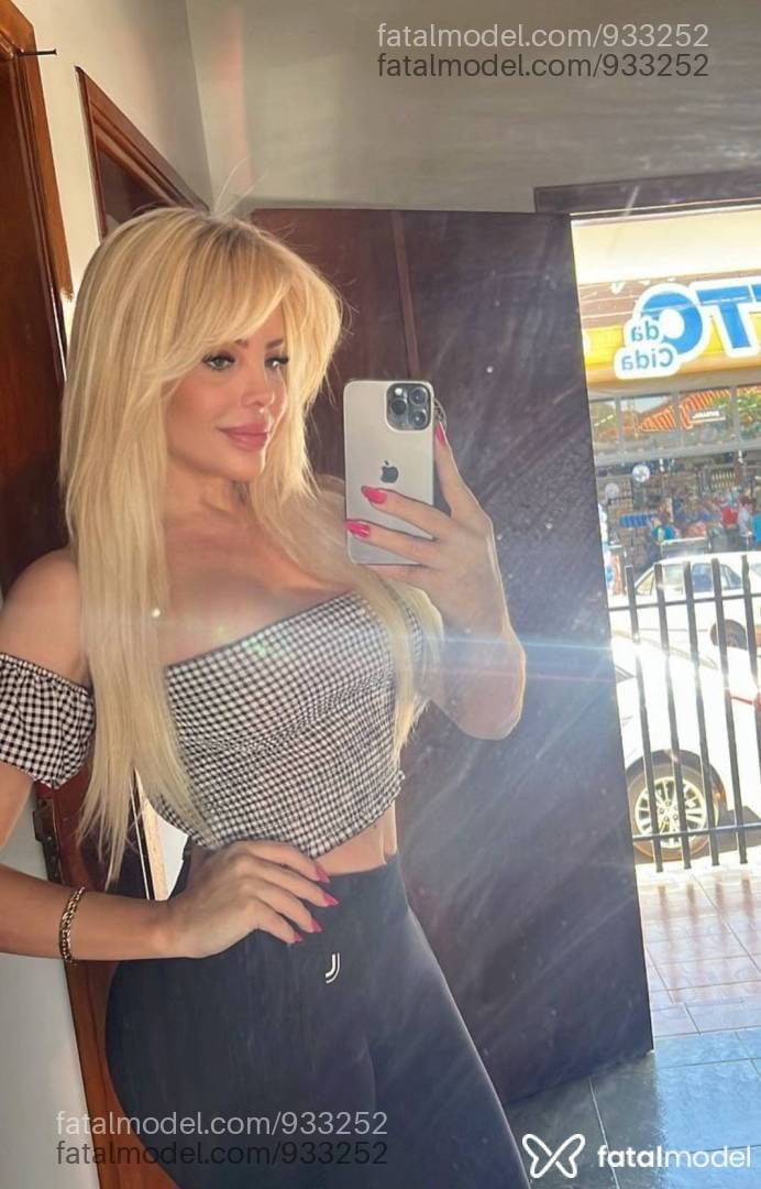 Acompanhante mulher trans loira (o) de olhos azuis - Amanda