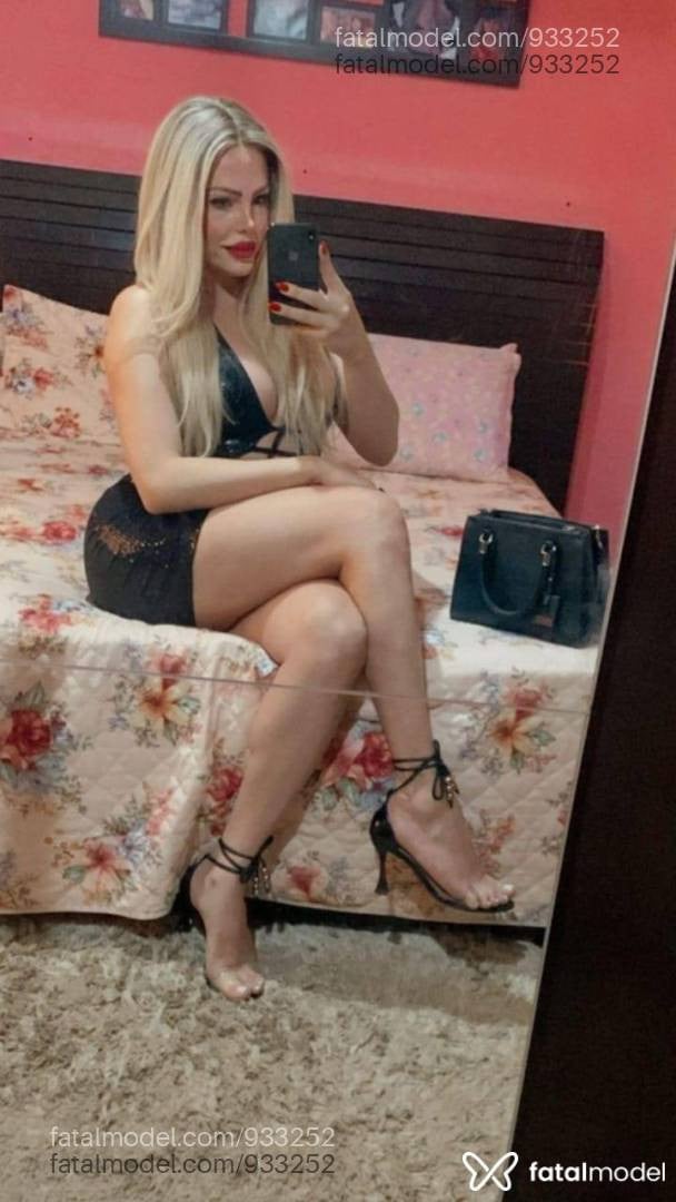 Acompanhante mulher trans loira (o) de olhos azuis - Amanda