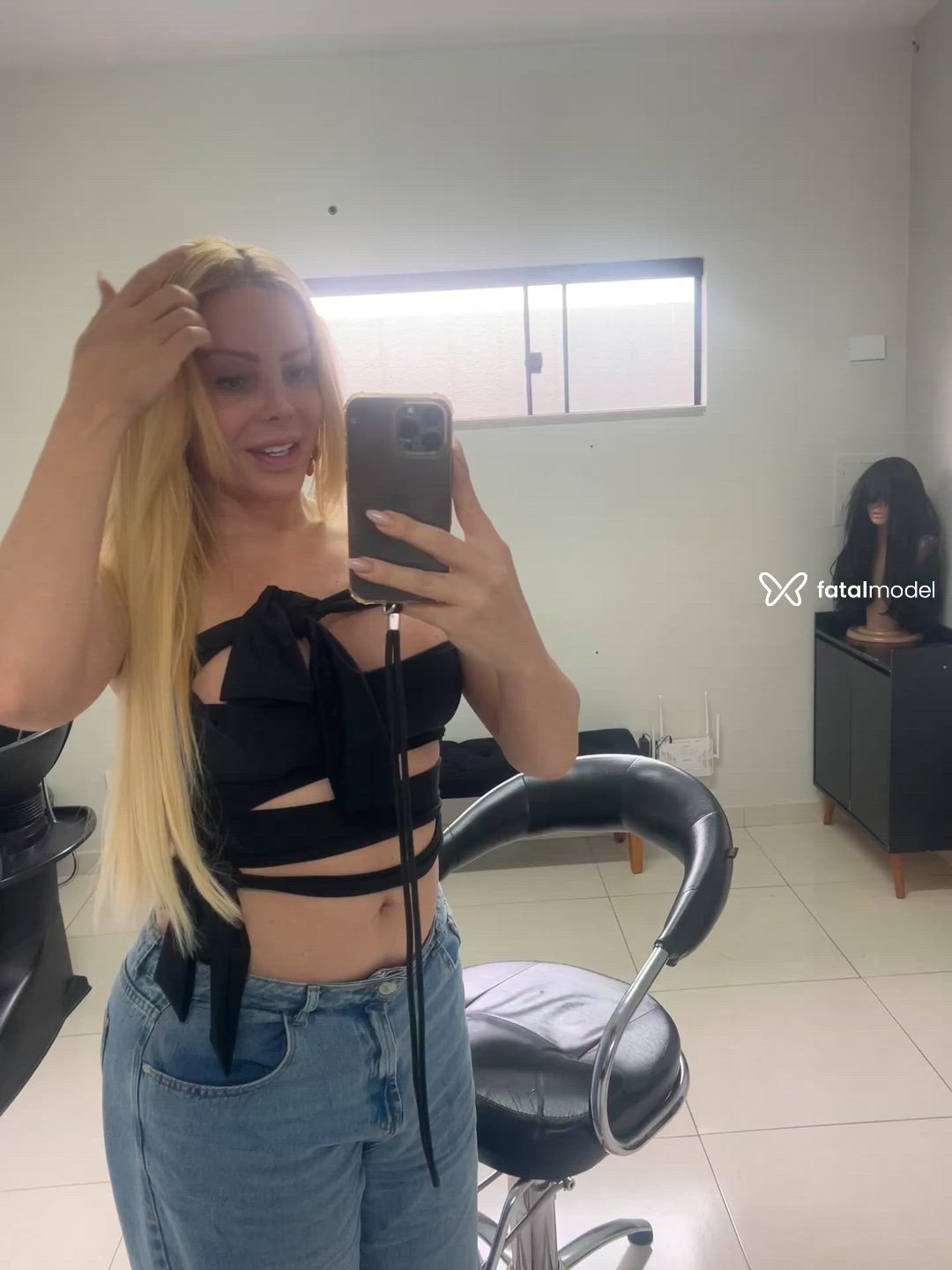 Acompanhante mulher trans loira (o) de olhos azuis - Amanda