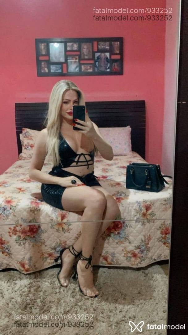 Acompanhante mulher trans loira (o) de olhos azuis - Amanda