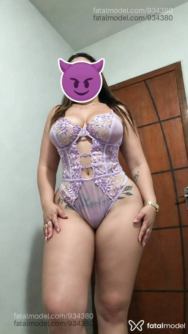 Acompanhante mulher com cabelo castanho de olhos castanhos - Luna