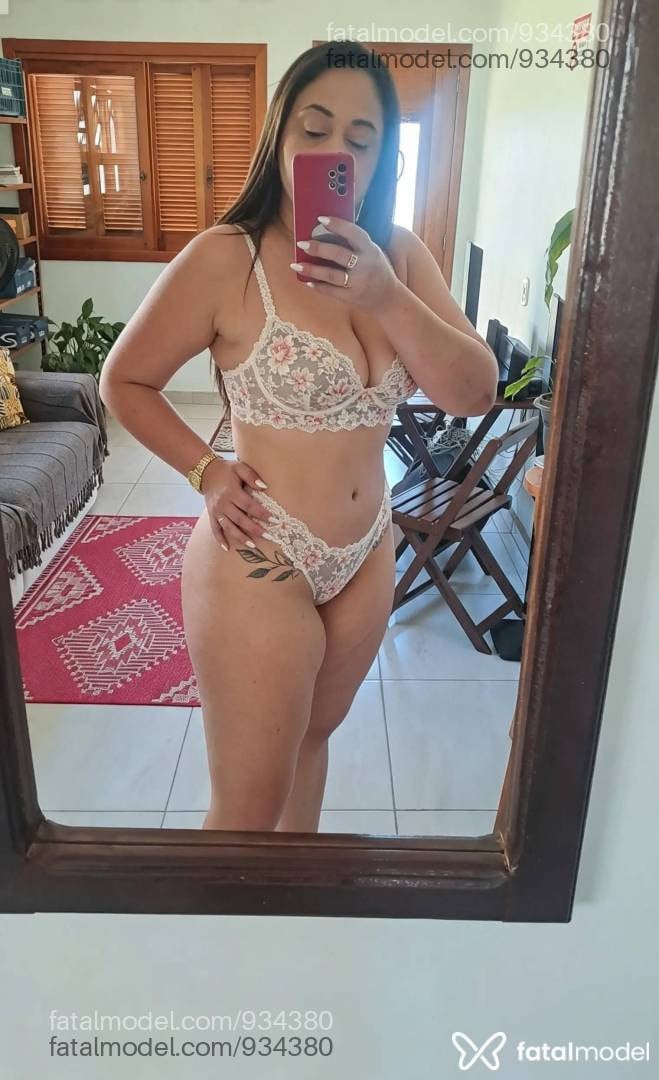 Acompanhante mulher com cabelo castanho de olhos castanhos - Luna