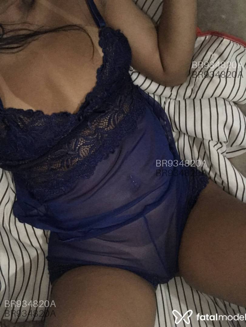 Acompanhante mulher com cabelo castanho de olhos mel - Yaraa Acompanhante mulher com cabelo castanho de olhos mel - Yaraa