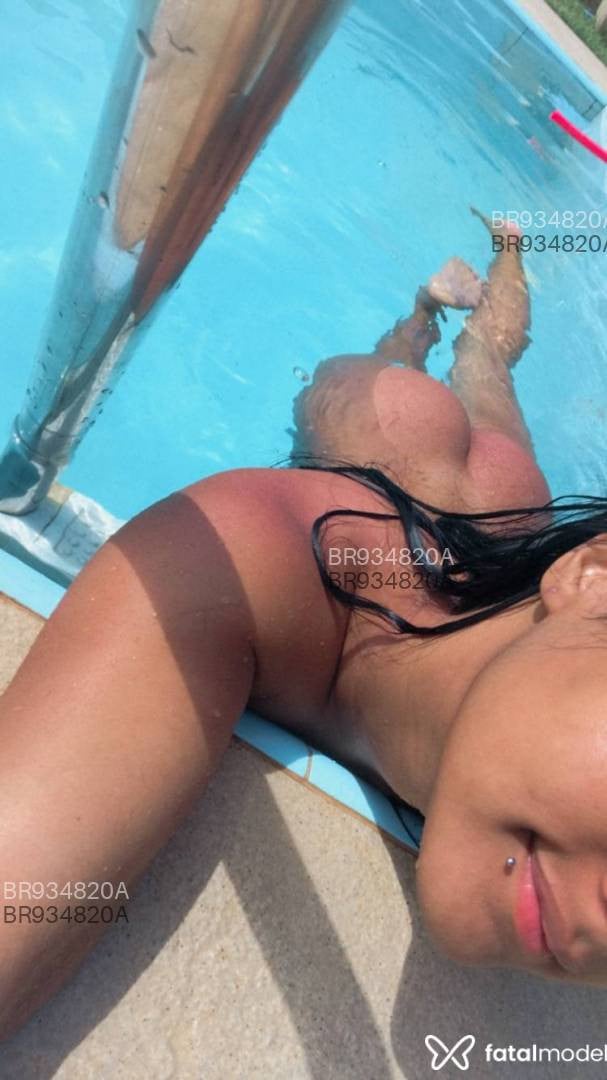 Acompanhante mulher com cabelo castanho de olhos mel - Yaraa Acompanhante mulher com cabelo castanho de olhos mel - Yaraa