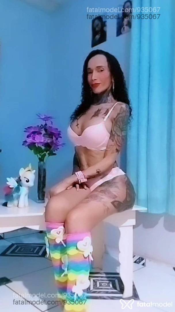Acompanhante mulher trans morena (o) de olhos castanhos - SARAH JANNY