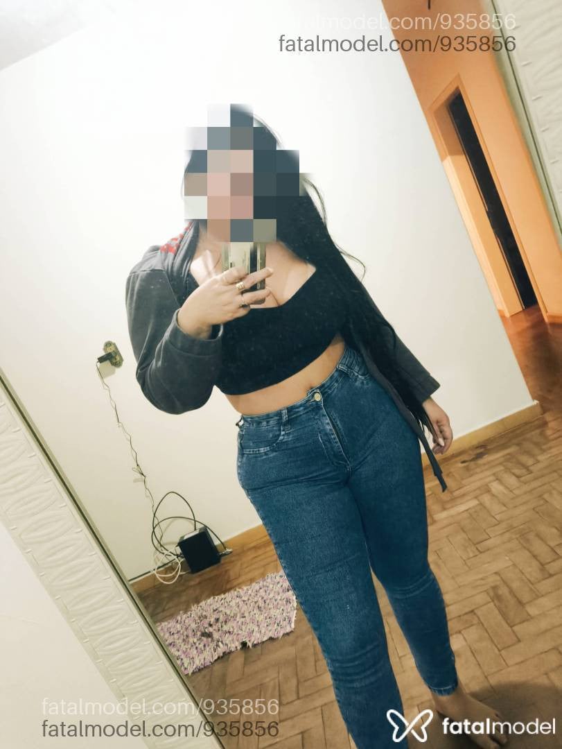 Acompanhante mulher com cabelo castanho de olhos castanhos em Caxias do Sul - Rainhaanal