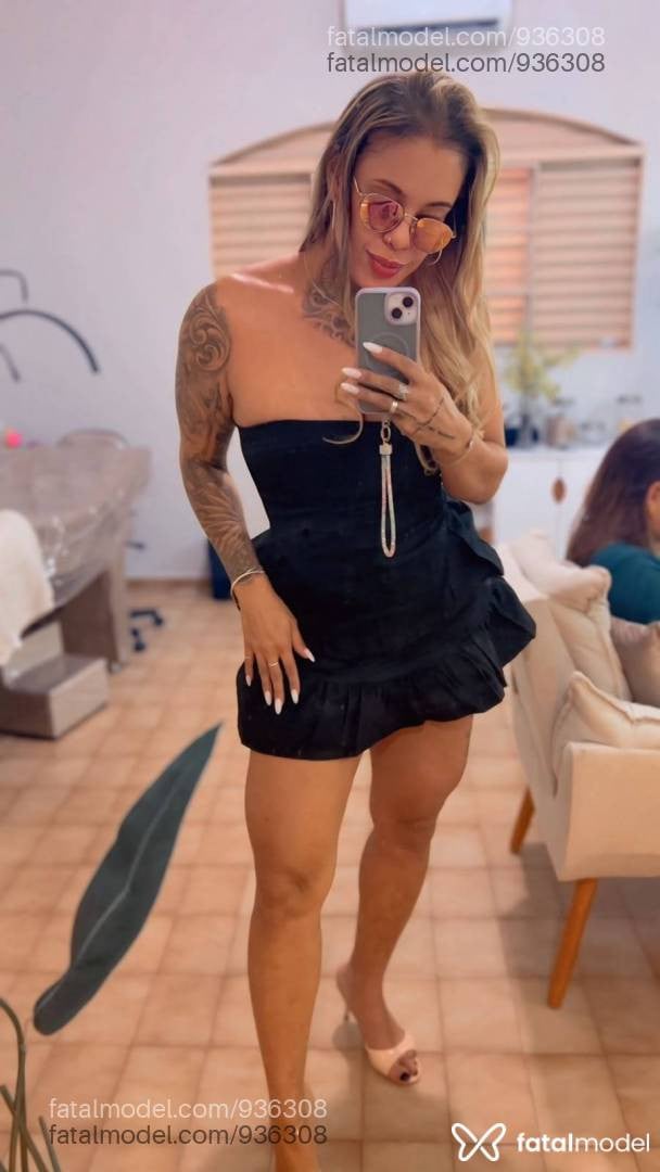 Acompanhante mulher loira (o) de olhos castanhos - Docealgodão