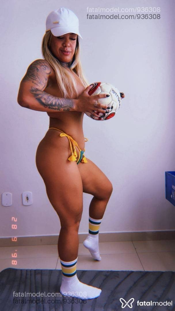 Acompanhante mulher loira (o) de olhos castanhos em Guanambi - Docealgodão