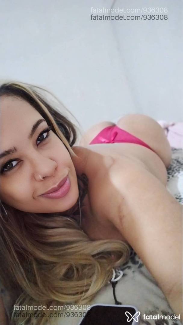 Acompanhante mulher loira (o) de olhos castanhos - Docealgodão