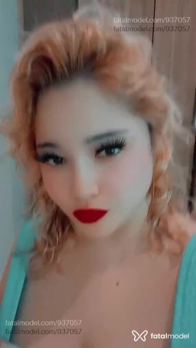 Acompanhante mulher loira (o) de olhos castanhos - Lola Acompanhante mulher loira (o) de olhos castanhos - Lola