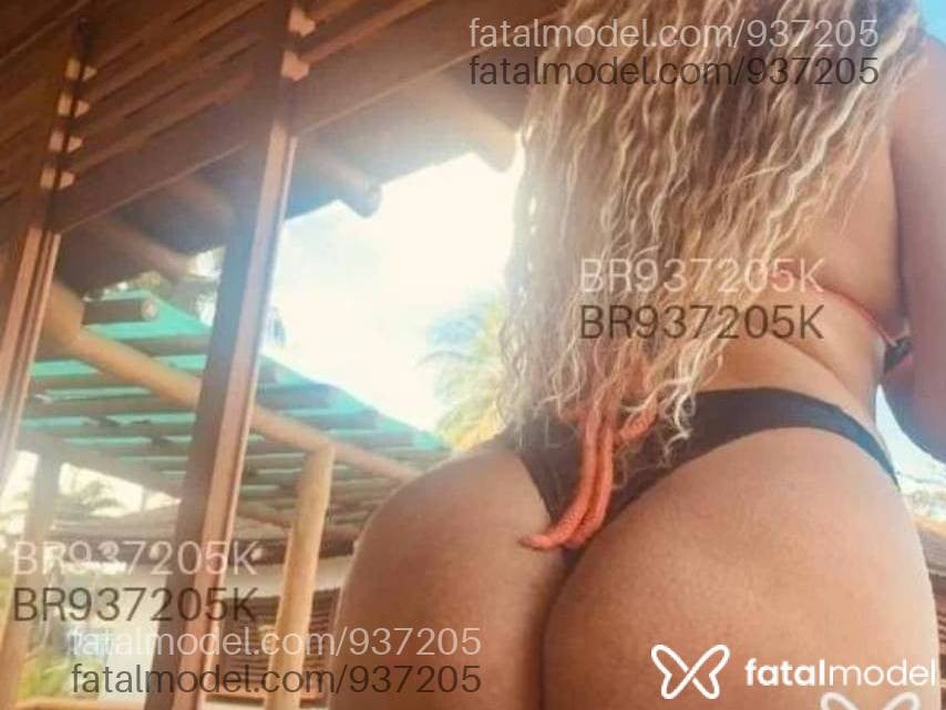Acompanhante mulher loira (o) de olhos castanhos - Sabrina