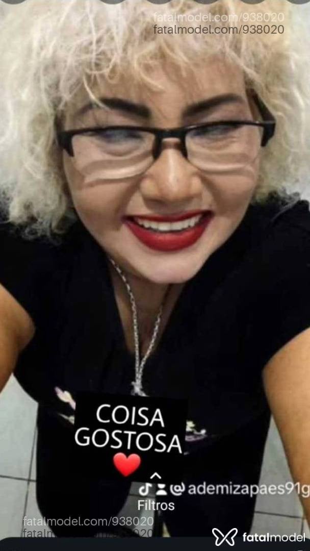 Acompanhante mulher loira (o) de olhos mel - Ademiza
