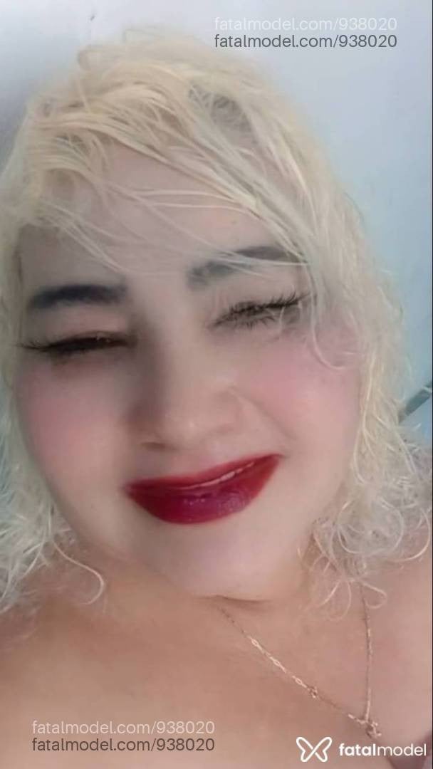 Acompanhante mulher loira (o) de olhos mel - Ademiza