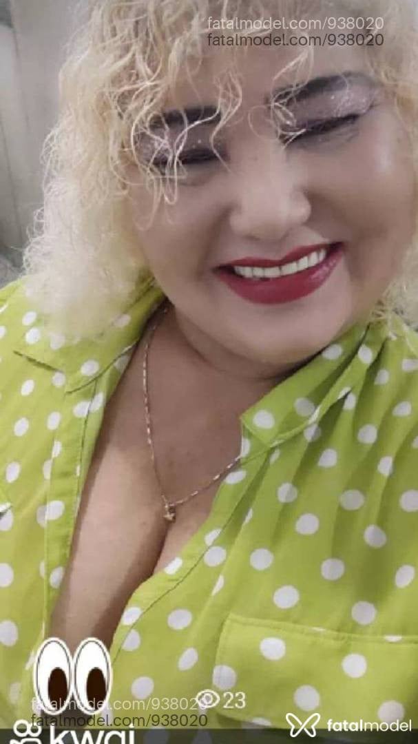 Acompanhante mulher loira (o) de olhos mel - Ademiza