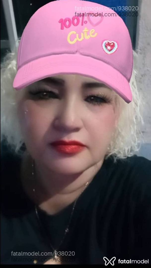 Acompanhante mulher loira (o) de olhos mel - Ademiza