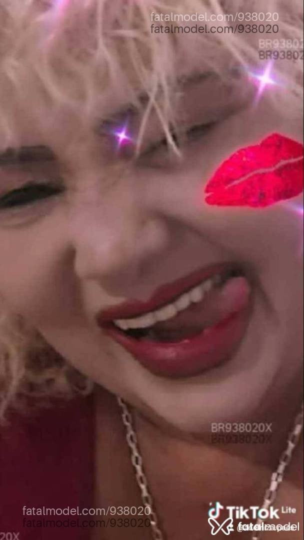 Acompanhante mulher loira (o) de olhos mel em Água Boa - Ademiza