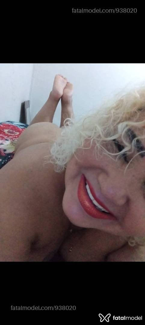Acompanhante mulher loira (o) de olhos mel - Ademiza