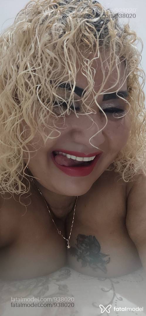 Acompanhante mulher loira (o) de olhos mel em Água Boa - Ademiza
