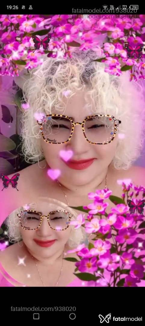 Acompanhante mulher loira (o) de olhos mel - Ademiza