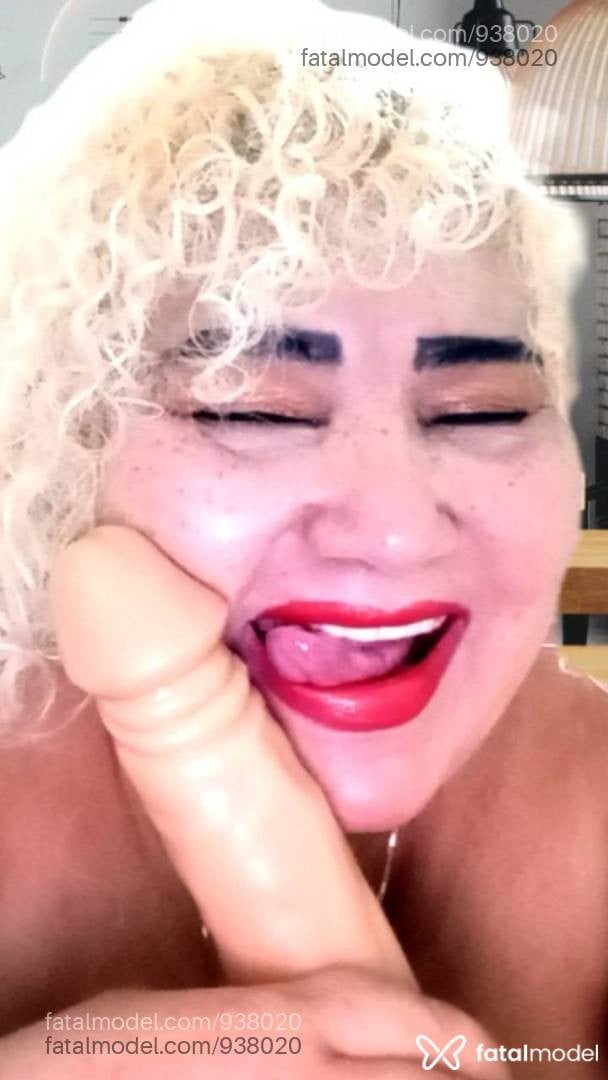 Acompanhante mulher loira (o) de olhos mel - Ademiza