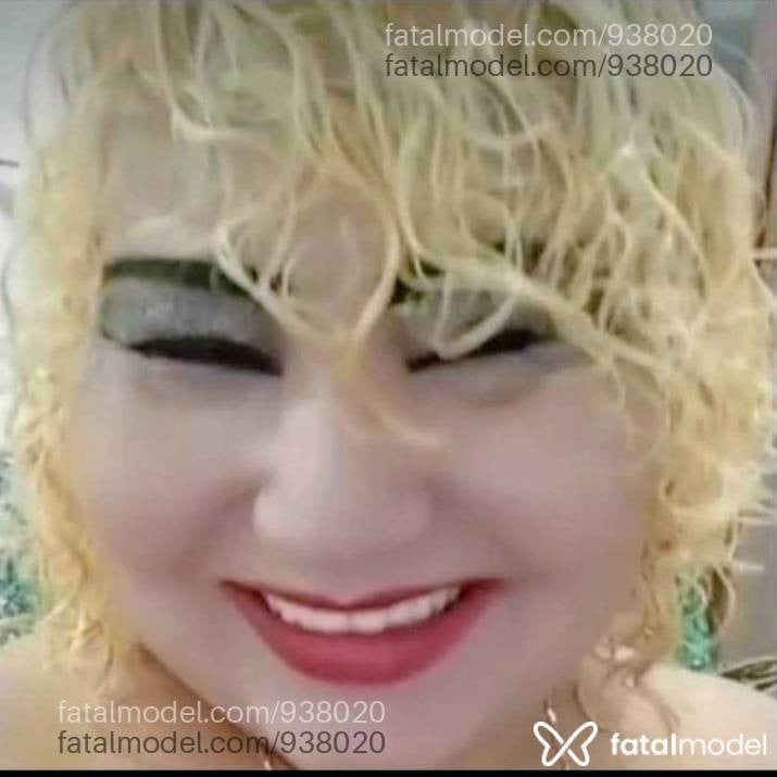 Acompanhante mulher loira (o) de olhos mel - Ademiza