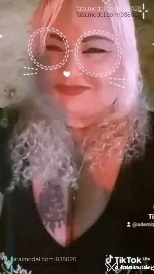 Acompanhante mulher loira (o) de olhos mel - Ademiza