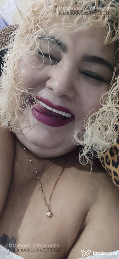 Acompanhante mulher loira (o) de olhos mel - Ademiza