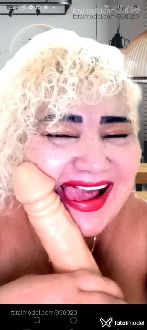 Acompanhante mulher loira (o) de olhos mel - Ademiza