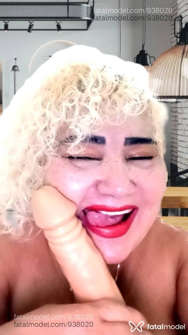 Acompanhante mulher loira (o) de olhos mel - Ademiza
