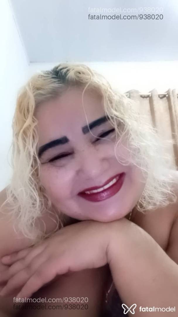Acompanhante mulher loira (o) de olhos mel em Água Boa - Ademiza