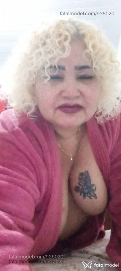 Acompanhante mulher loira (o) de olhos mel - Ademiza
