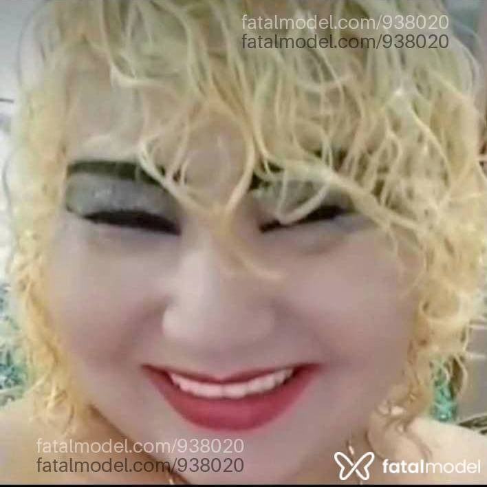 Acompanhante mulher loira (o) de olhos mel - Ademiza
