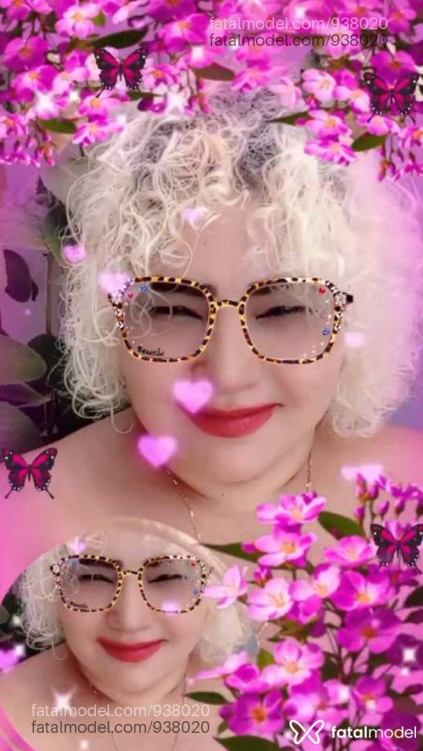 Acompanhante mulher loira (o) de olhos mel - Ademiza