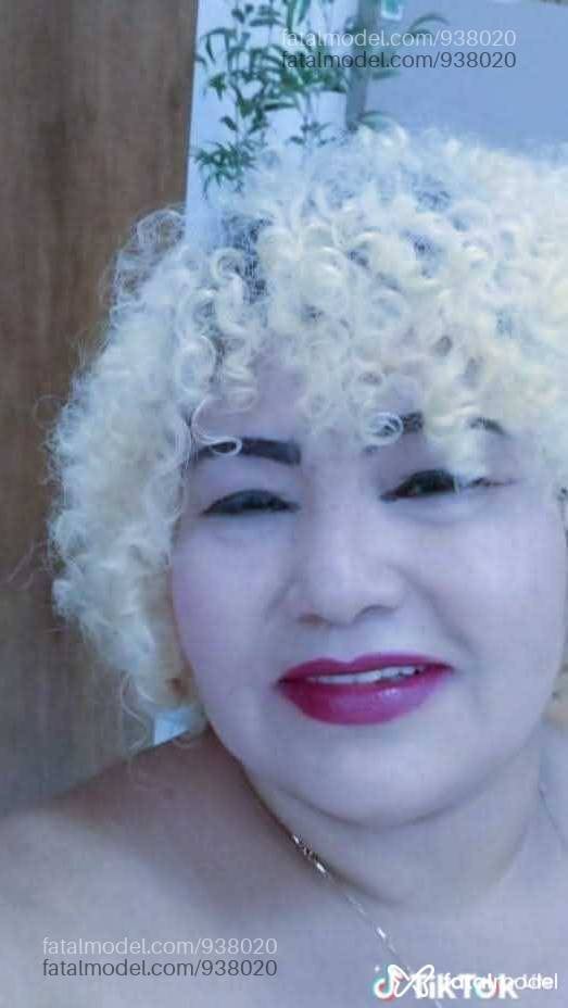 Acompanhante mulher loira (o) de olhos mel - Ademiza