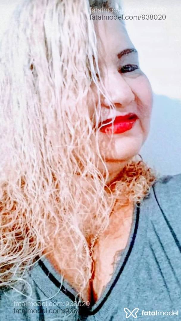 Acompanhante mulher loira (o) de olhos mel - Ademiza