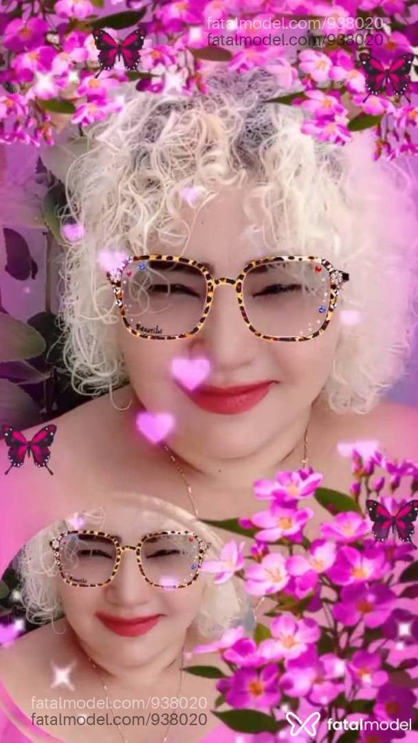 Acompanhante mulher loira (o) de olhos mel - Ademiza