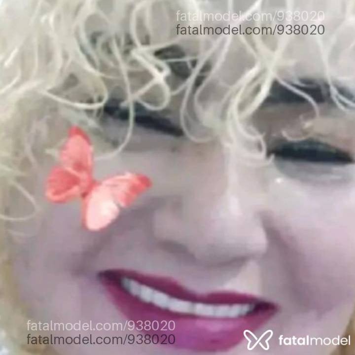 Acompanhante mulher loira (o) de olhos mel - Ademiza