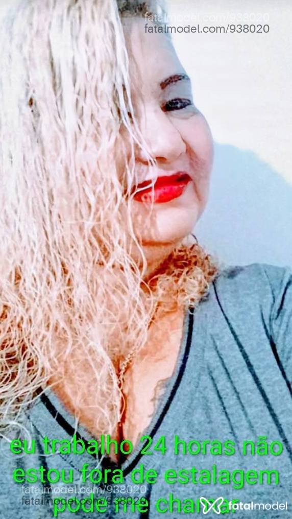 Acompanhante mulher loira (o) de olhos mel - Ademiza