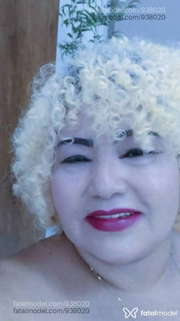Acompanhante mulher loira (o) de olhos mel - Ademiza