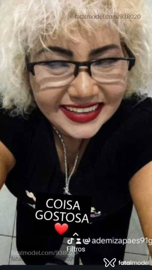 Acompanhante mulher loira (o) de olhos mel - Ademiza