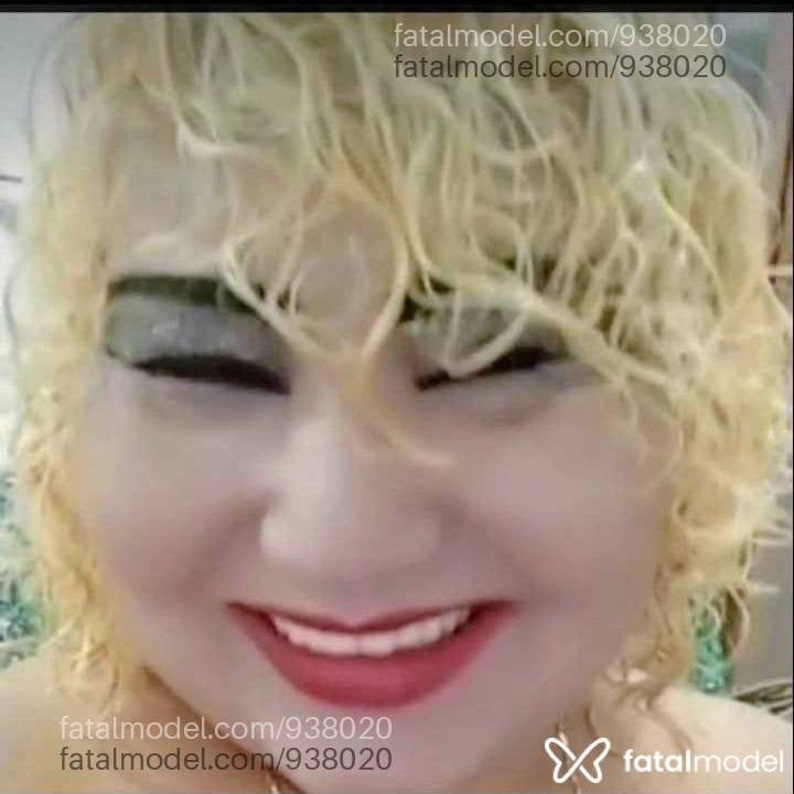 Acompanhante mulher loira (o) de olhos mel em Água Boa - Ademiza