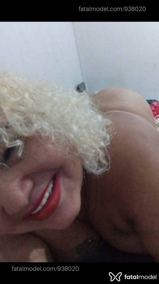Acompanhante mulher loira (o) de olhos mel em Água Boa - Ademiza