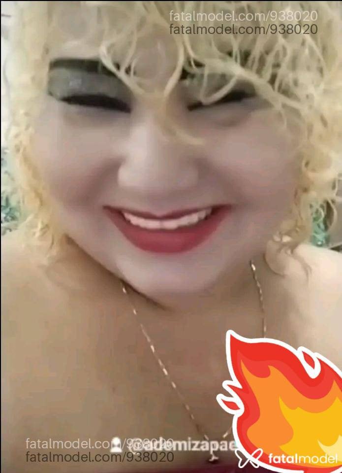 Acompanhante mulher loira (o) de olhos mel em Água Boa - Ademiza
