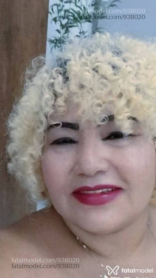 Acompanhante mulher loira (o) de olhos mel - Ademiza