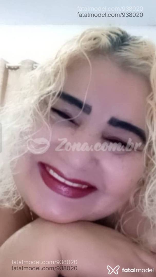 Acompanhante mulher loira (o) de olhos mel - Ademiza