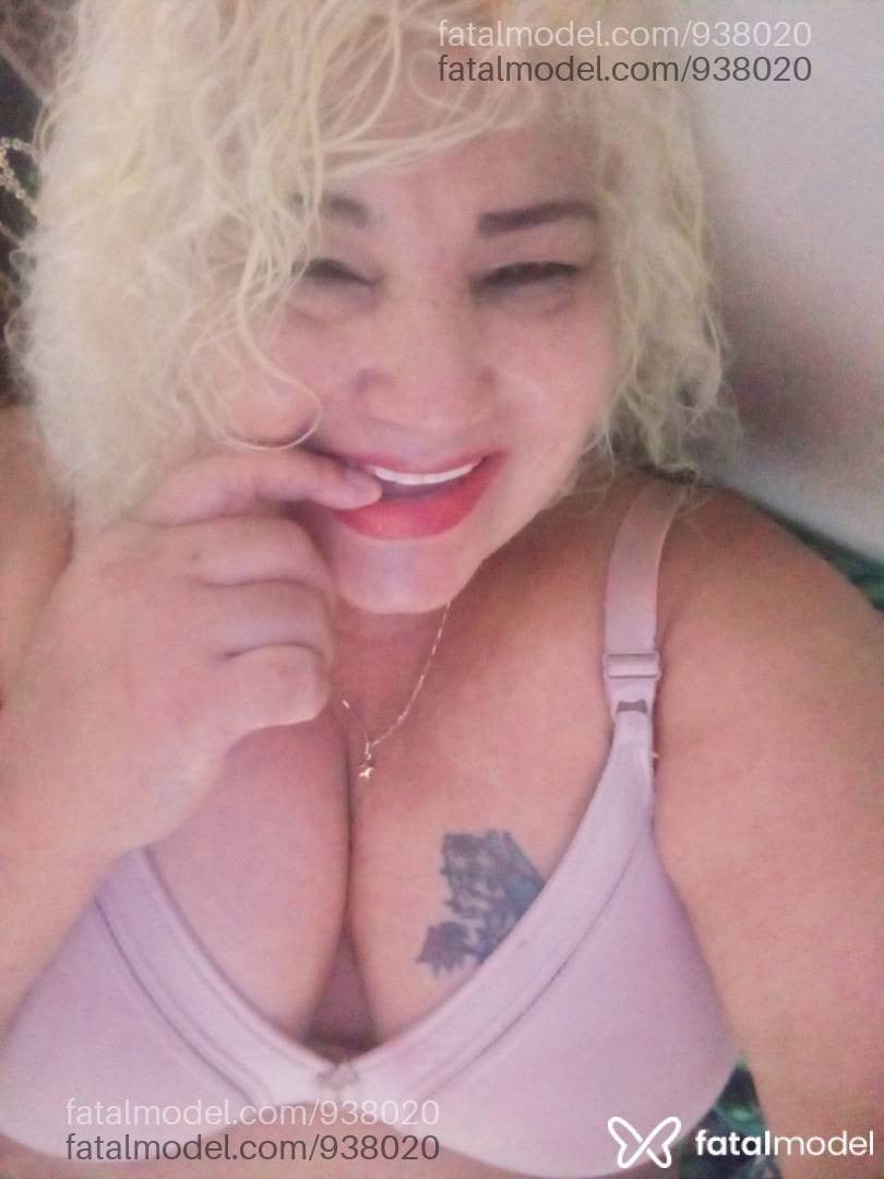 Acompanhante mulher loira (o) de olhos mel - Ademiza