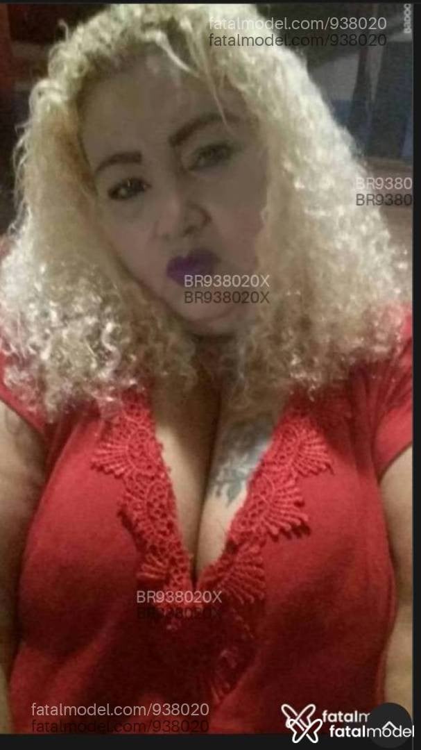 Acompanhante mulher loira (o) de olhos mel - Ademiza